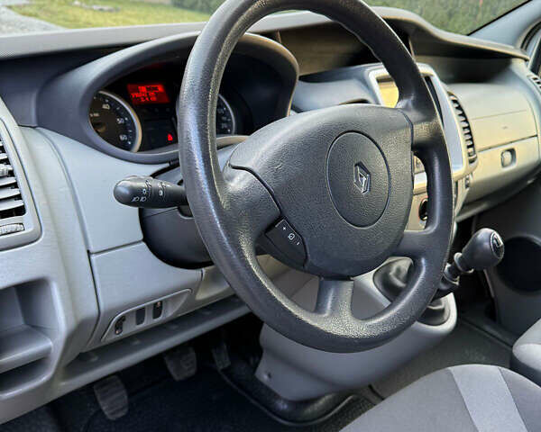 Сірий Рено Трафік, об'ємом двигуна 2.5 л та пробігом 196 тис. км за 13950 $, фото 12 на Automoto.ua