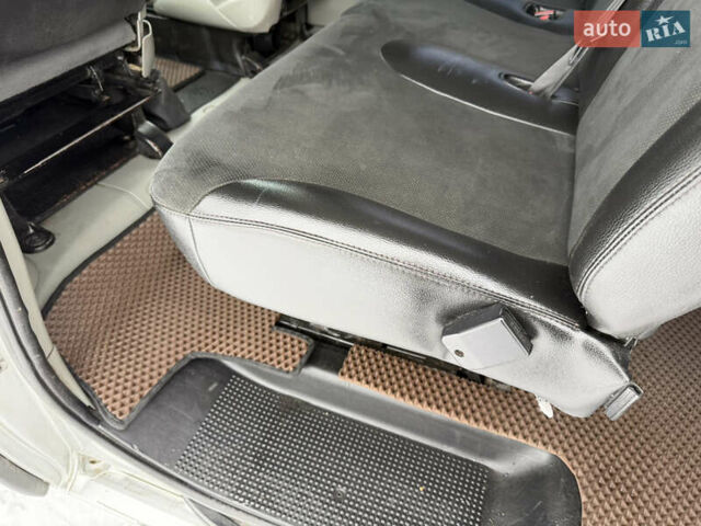 Серый Рено Трафик, объемом двигателя 2.5 л и пробегом 329 тыс. км за 11000 $, фото 68 на Automoto.ua