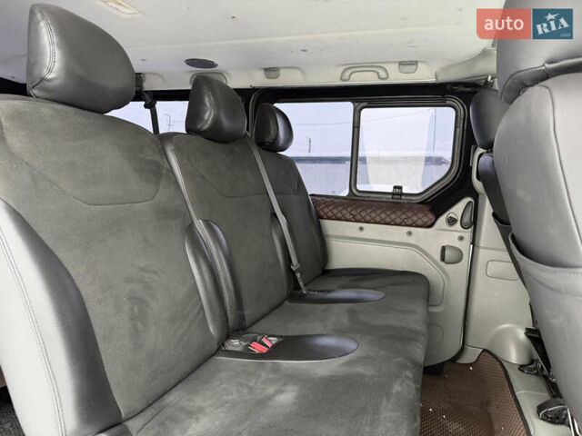 Серый Рено Трафик, объемом двигателя 2.5 л и пробегом 329 тыс. км за 11000 $, фото 60 на Automoto.ua