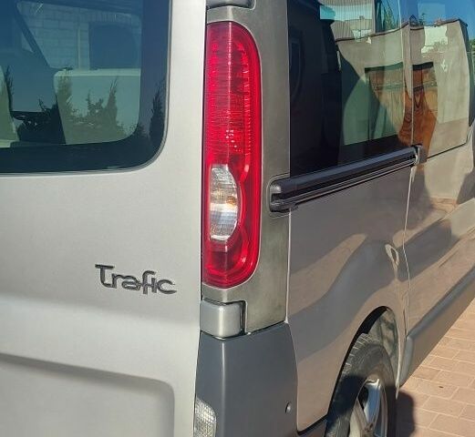 Серый Рено Трафик, объемом двигателя 2 л и пробегом 265 тыс. км за 10600 $, фото 6 на Automoto.ua