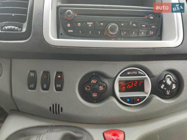 Серый Рено Трафик, объемом двигателя 2.5 л и пробегом 303 тыс. км за 12600 $, фото 52 на Automoto.ua