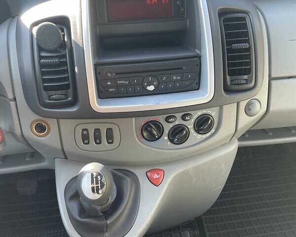 Серый Рено Трафик, объемом двигателя 2 л и пробегом 203 тыс. км за 12300 $, фото 14 на Automoto.ua