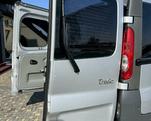 Серый Рено Трафик, объемом двигателя 2 л и пробегом 218 тыс. км за 14999 $, фото 49 на Automoto.ua