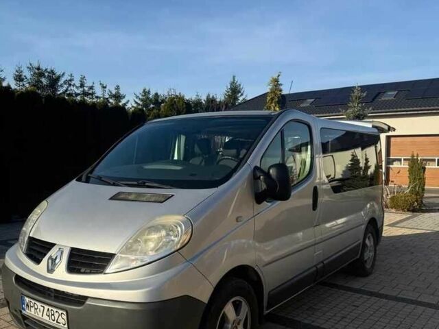 Серый Рено Трафик, объемом двигателя 2 л и пробегом 202 тыс. км за 7800 $, фото 3 на Automoto.ua