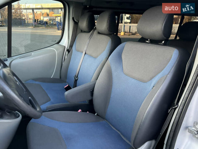 Серый Рено Трафик, объемом двигателя 2 л и пробегом 268 тыс. км за 14200 $, фото 44 на Automoto.ua