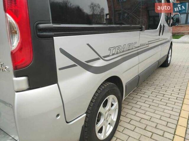 Серый Рено Трафик, объемом двигателя 2.5 л и пробегом 303 тыс. км за 12600 $, фото 7 на Automoto.ua