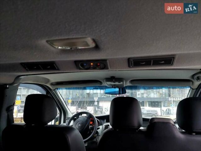 Серый Рено Трафик, объемом двигателя 2.5 л и пробегом 303 тыс. км за 12600 $, фото 78 на Automoto.ua