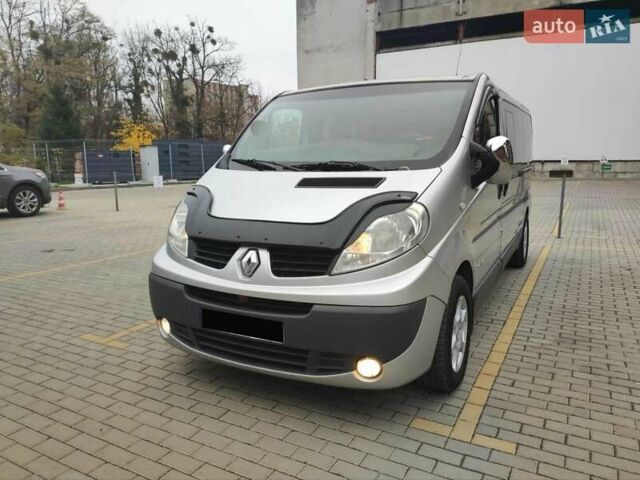 Серый Рено Трафик, объемом двигателя 2.5 л и пробегом 302 тыс. км за 12850 $, фото 1 на Automoto.ua