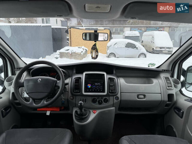 Серый Рено Трафик, объемом двигателя 2.5 л и пробегом 329 тыс. км за 11000 $, фото 41 на Automoto.ua