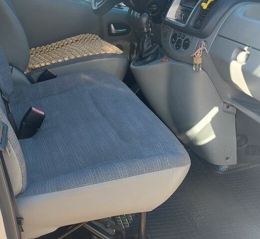 Серый Рено Трафик, объемом двигателя 2 л и пробегом 265 тыс. км за 10600 $, фото 5 на Automoto.ua