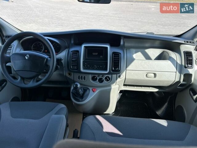Серый Рено Трафик, объемом двигателя 2 л и пробегом 218 тыс. км за 14499 $, фото 82 на Automoto.ua