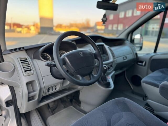 Серый Рено Трафик, объемом двигателя 2 л и пробегом 245 тыс. км за 14777 $, фото 14 на Automoto.ua