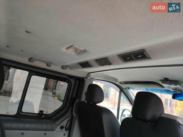 Серый Рено Трафик, объемом двигателя 2.5 л и пробегом 303 тыс. км за 12600 $, фото 68 на Automoto.ua