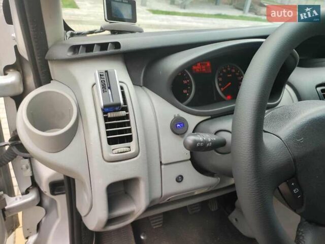 Серый Рено Трафик, объемом двигателя 2.5 л и пробегом 303 тыс. км за 12600 $, фото 63 на Automoto.ua