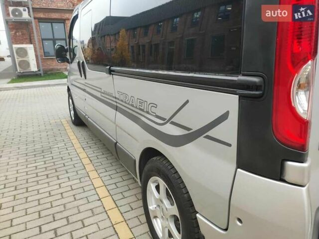 Серый Рено Трафик, объемом двигателя 2.5 л и пробегом 303 тыс. км за 12600 $, фото 8 на Automoto.ua