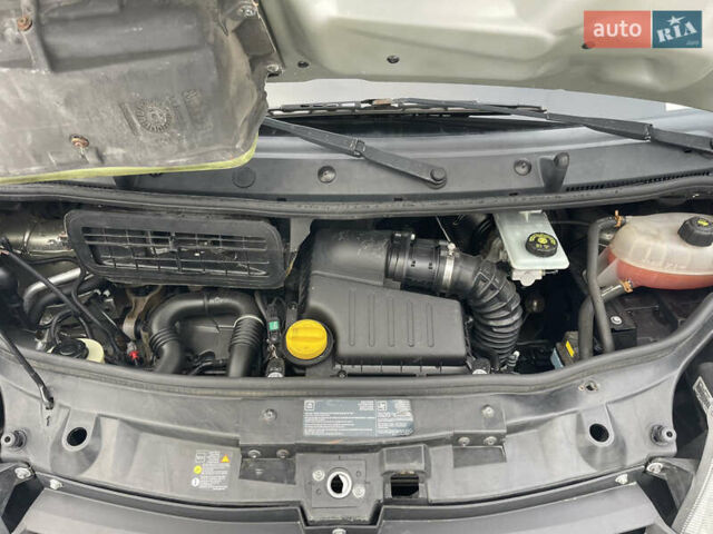 Сірий Рено Трафік, об'ємом двигуна 2 л та пробігом 285 тис. км за 14999 $, фото 45 на Automoto.ua