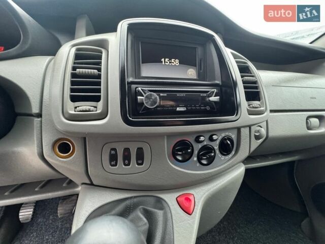 Сірий Рено Трафік, об'ємом двигуна 2 л та пробігом 258 тис. км за 15500 $, фото 43 на Automoto.ua