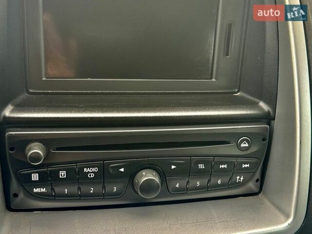 Сірий Рено Трафік, об'ємом двигуна 2.5 л та пробігом 191 тис. км за 14950 $, фото 41 на Automoto.ua