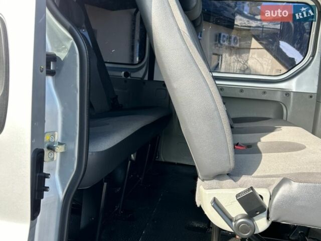 Серый Рено Трафик, объемом двигателя 2 л и пробегом 218 тыс. км за 14300 $, фото 59 на Automoto.ua
