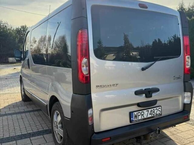 Серый Рено Трафик, объемом двигателя 2 л и пробегом 202 тыс. км за 7800 $, фото 2 на Automoto.ua