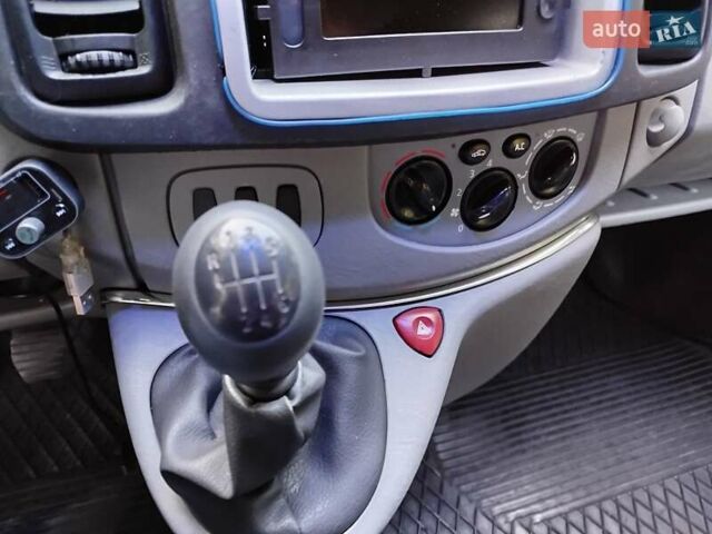 Сірий Рено Трафік, об'ємом двигуна 2 л та пробігом 330 тис. км за 12750 $, фото 12 на Automoto.ua