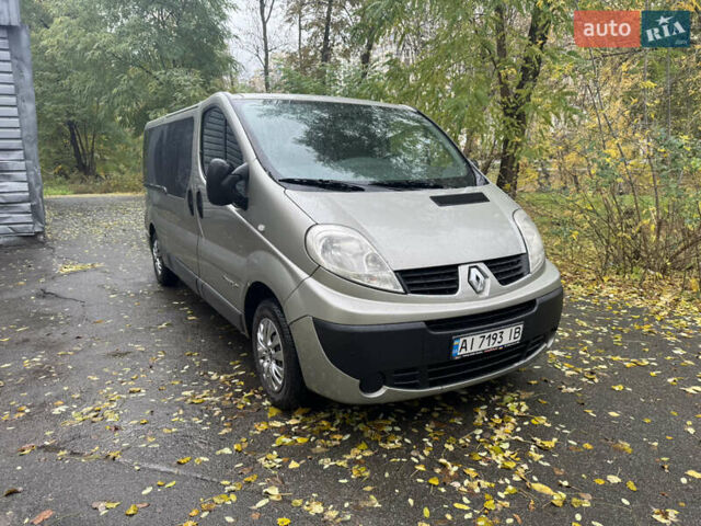 Рено Трафик 2011 в Киеве на Automoto.ua Серый Рено Трафик, объемом двигателя 2 л и пробегом 267 тыс. км за 13000 $, фото 1 на Automoto.ua
