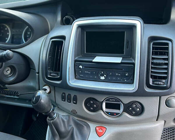 Сірий Рено Трафік, об'ємом двигуна 2 л та пробігом 267 тис. км за 13000 $, фото 21 на Automoto.ua