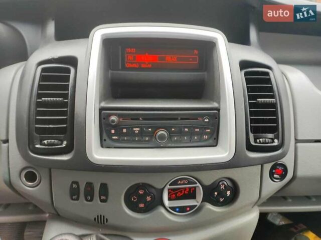 Серый Рено Трафик, объемом двигателя 2.5 л и пробегом 302 тыс. км за 12850 $, фото 42 на Automoto.ua
