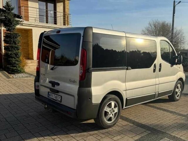 Серый Рено Трафик, объемом двигателя 2 л и пробегом 202 тыс. км за 7800 $, фото 1 на Automoto.ua