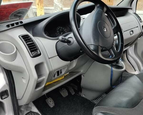 Сірий Рено Трафік, об'ємом двигуна 2 л та пробігом 450 тис. км за 10999 $, фото 4 на Automoto.ua