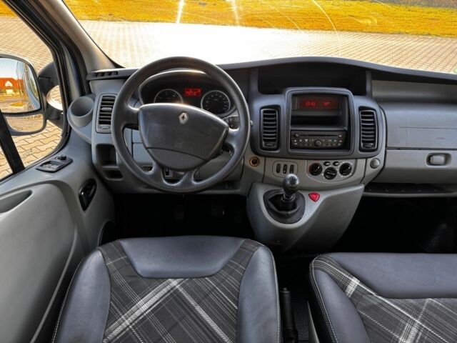 Серый Рено Трафик, объемом двигателя 2 л и пробегом 282 тыс. км за 8300 $, фото 13 на Automoto.ua