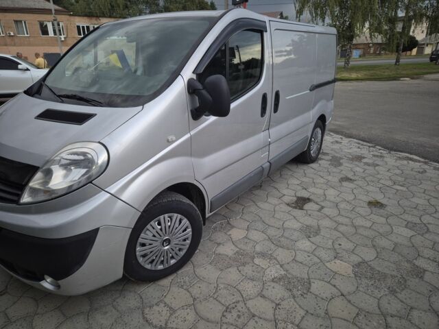 Серый Рено Трафик, объемом двигателя 2 л и пробегом 290 тыс. км за 7200 $, фото 1 на Automoto.ua