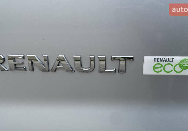 Серый Рено Трафик, объемом двигателя 2 л и пробегом 255 тыс. км за 13299 $, фото 28 на Automoto.ua