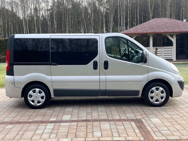 Серый Рено Трафик, объемом двигателя 2 л и пробегом 200 тыс. км за 8200 $, фото 3 на Automoto.ua