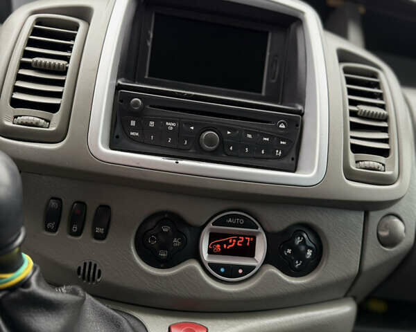 Сірий Рено Трафік, об'ємом двигуна 2 л та пробігом 295 тис. км за 14700 $, фото 24 на Automoto.ua