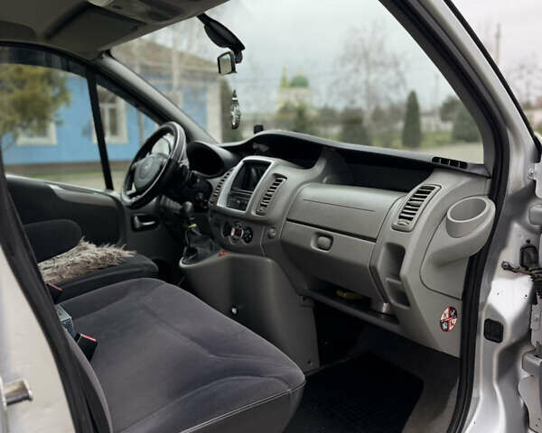 Сірий Рено Трафік, об'ємом двигуна 2 л та пробігом 295 тис. км за 14700 $, фото 18 на Automoto.ua