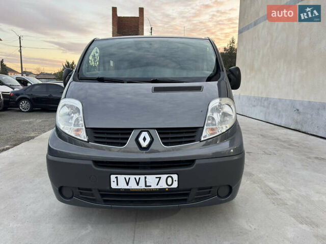 Серый Рено Трафик, объемом двигателя 2 л и пробегом 225 тыс. км за 13900 $, фото 7 на Automoto.ua