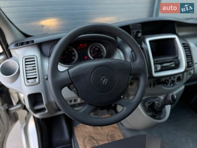 Сірий Рено Трафік, об'ємом двигуна 2 л та пробігом 253 тис. км за 13700 $, фото 55 на Automoto.ua