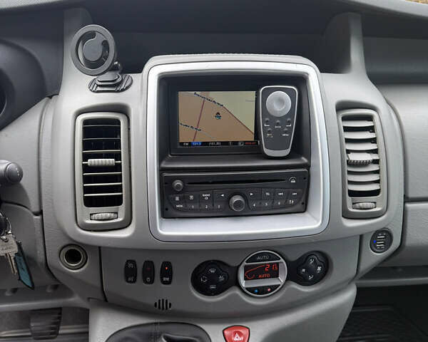 Рено Трафик 2012 в Чернигове на Automoto.ua Серый Рено Трафик, объемом двигателя 2 л и пробегом 227 тыс. км за 16000 $, фото 3 на Automoto.ua