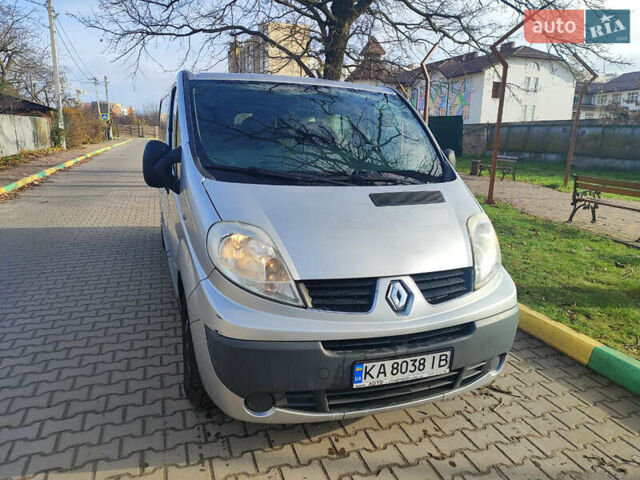 Серый Рено Трафик, объемом двигателя 2 л и пробегом 340 тыс. км за 11699 $, фото 4 на Automoto.ua