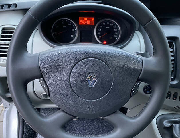 Серый Рено Трафик, объемом двигателя 2 л и пробегом 255 тыс. км за 13299 $, фото 8 на Automoto.ua