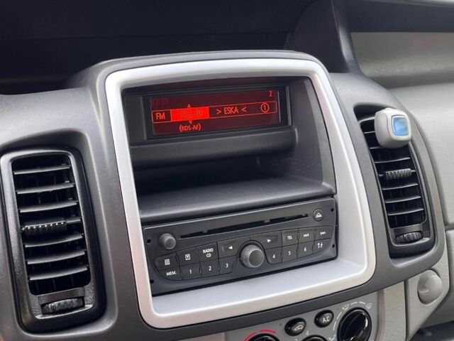 Серый Рено Трафик, объемом двигателя 2 л и пробегом 200 тыс. км за 8200 $, фото 16 на Automoto.ua