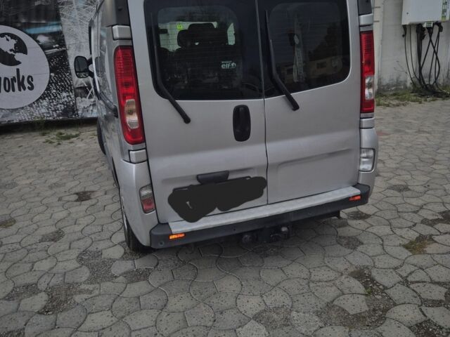 Серый Рено Трафик, объемом двигателя 2 л и пробегом 290 тыс. км за 7200 $, фото 2 на Automoto.ua