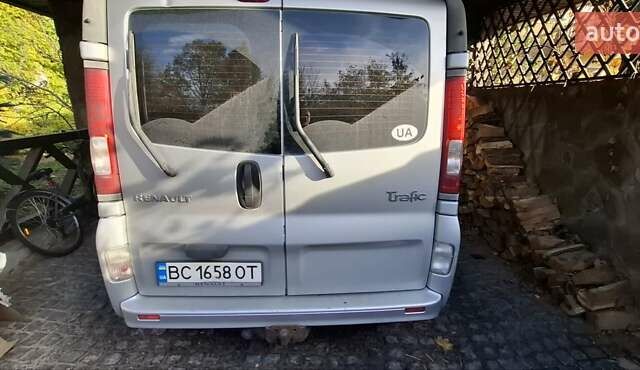 Сірий Рено Трафік, об'ємом двигуна 2 л та пробігом 270 тис. км за 12500 $, фото 3 на Automoto.ua