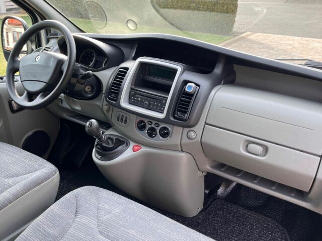 Серый Рено Трафик, объемом двигателя 2 л и пробегом 200 тыс. км за 8200 $, фото 18 на Automoto.ua