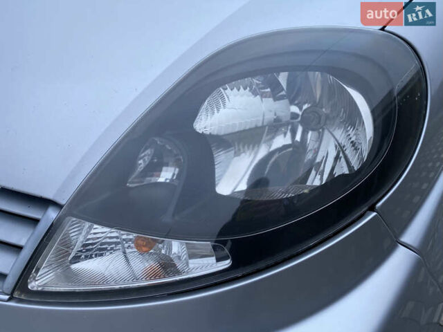 Серый Рено Трафик, объемом двигателя 2 л и пробегом 255 тыс. км за 13299 $, фото 26 на Automoto.ua