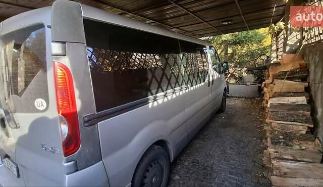 Сірий Рено Трафік, об'ємом двигуна 2 л та пробігом 270 тис. км за 12500 $, фото 4 на Automoto.ua
