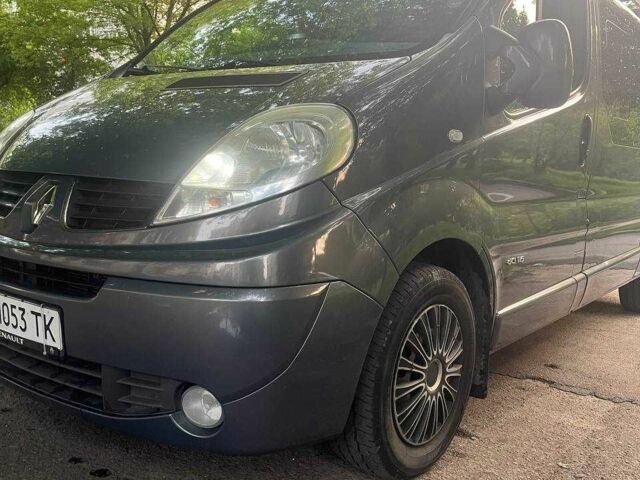 Серый Рено Трафик, объемом двигателя 2 л и пробегом 265 тыс. км за 15300 $, фото 1 на Automoto.ua