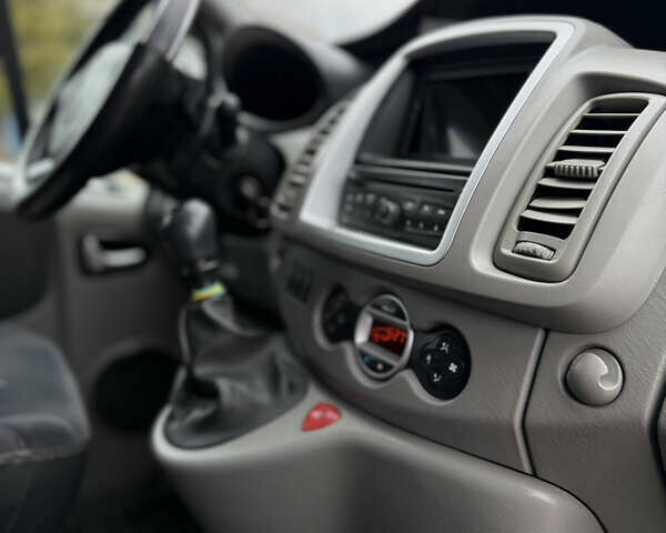 Сірий Рено Трафік, об'ємом двигуна 2 л та пробігом 295 тис. км за 14700 $, фото 19 на Automoto.ua