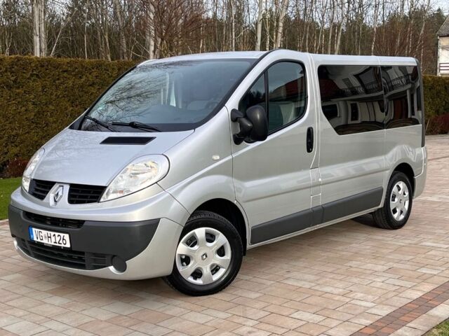 Серый Рено Трафик, объемом двигателя 2 л и пробегом 200 тыс. км за 8200 $, фото 1 на Automoto.ua